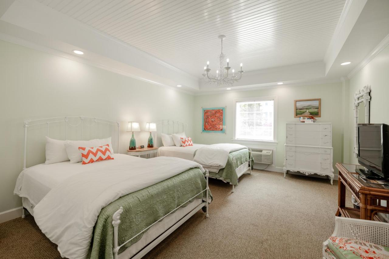 The Chesapeake Inn Urbanna エクステリア 写真