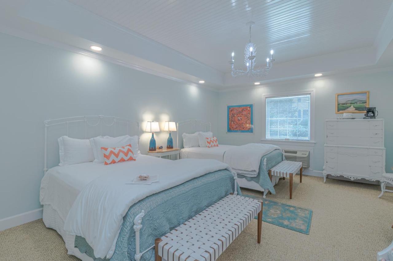 The Chesapeake Inn Urbanna エクステリア 写真