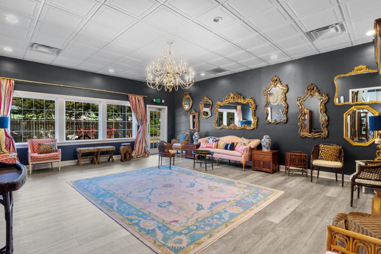 The Chesapeake Inn Urbanna エクステリア 写真