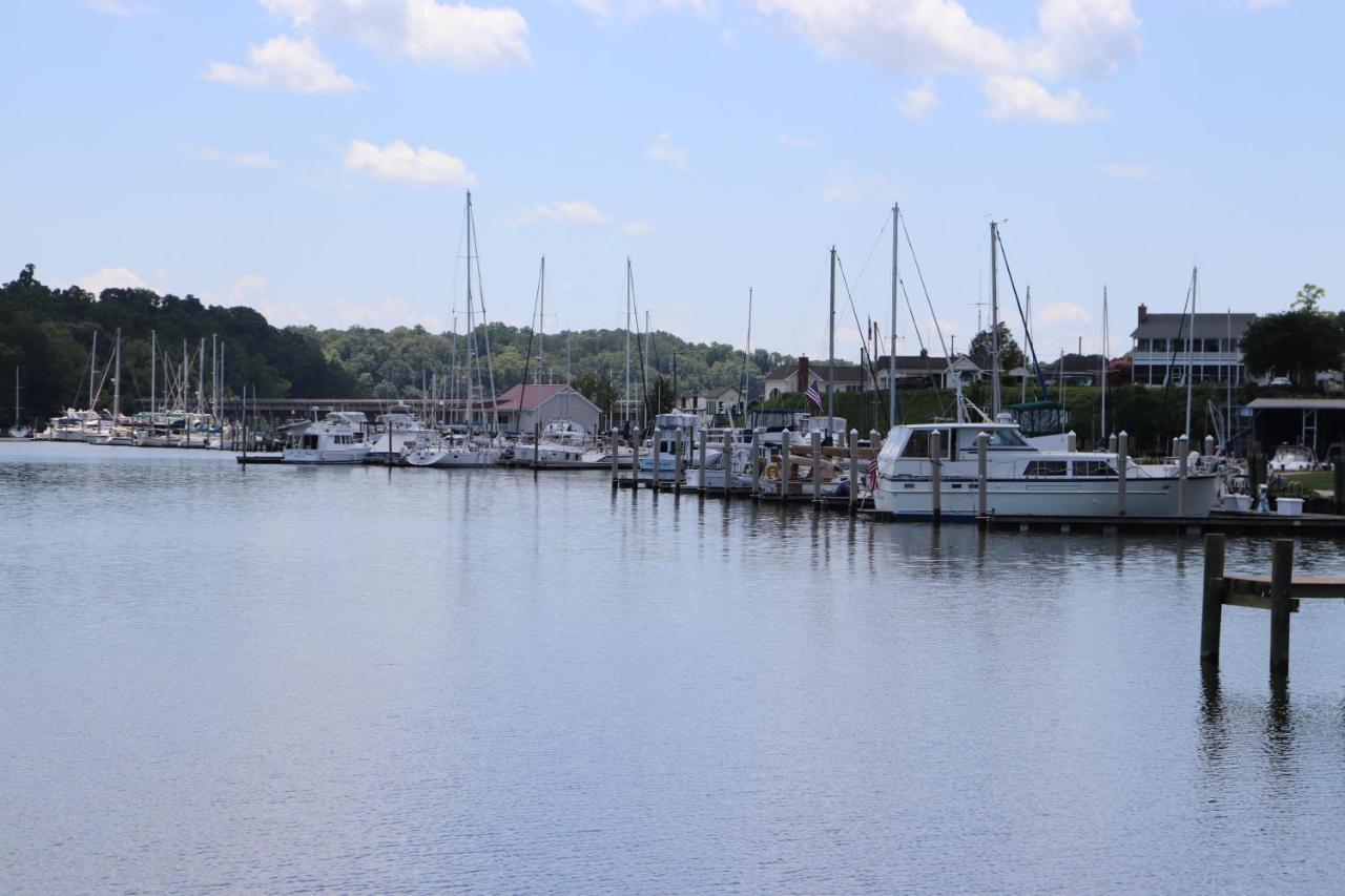 The Chesapeake Inn Urbanna エクステリア 写真